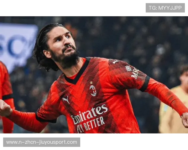 怎能不爱！实拍40岁魔笛疯狂回追破坏罗马反击，米兰球迷集体鼓掌